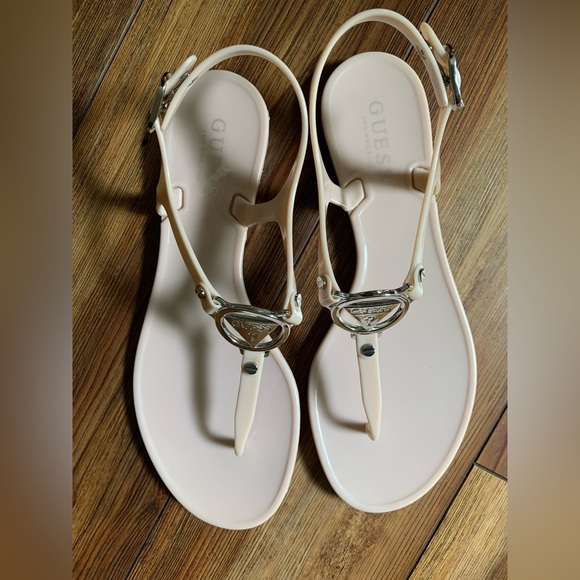 GUESS Women's Creamy Pink Sandals Size 8 - Picture 1 of 8